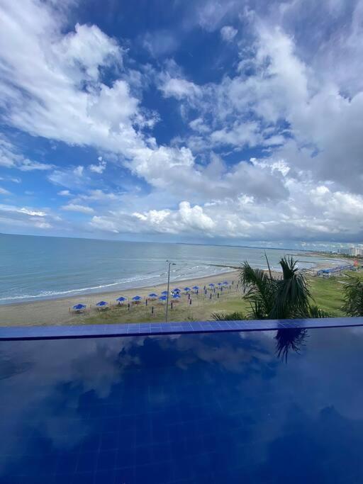 Apto con espectacular vista frente al mar piso 28