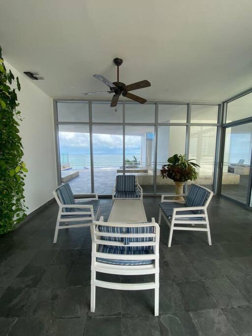 Apto con espectacular vista frente al mar piso 28