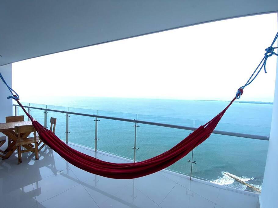 Apto con espectacular vista frente al mar piso 28