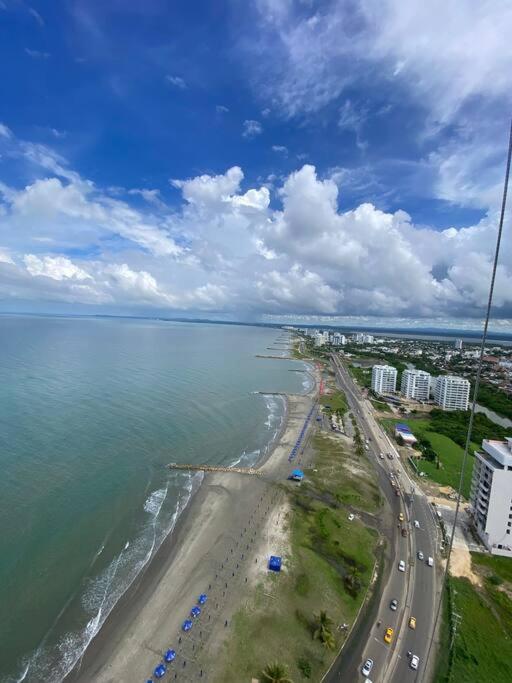 Apto con espectacular vista frente al mar piso 28
