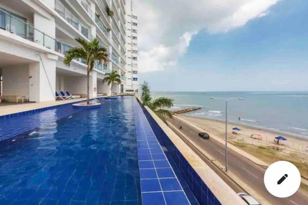 Apto con espectacular vista frente al mar piso 28