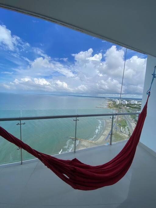 Apto con espectacular vista frente al mar piso 28