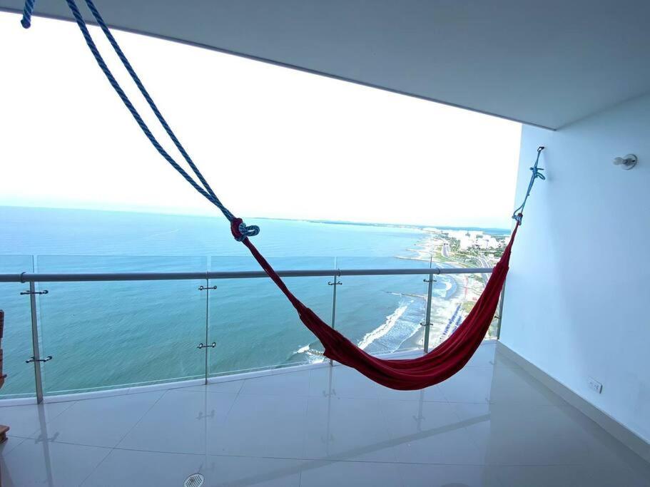 Apto con espectacular vista frente al mar piso 28