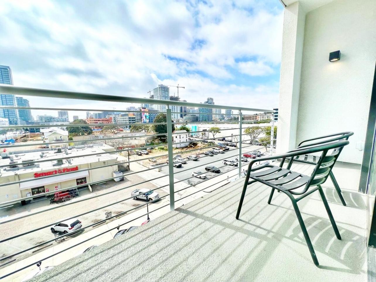 City View Apartment in Downtown!