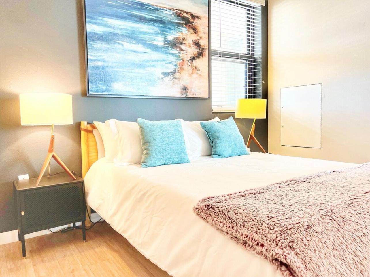 3 Bedroom Penthouse in Downtown! view 4