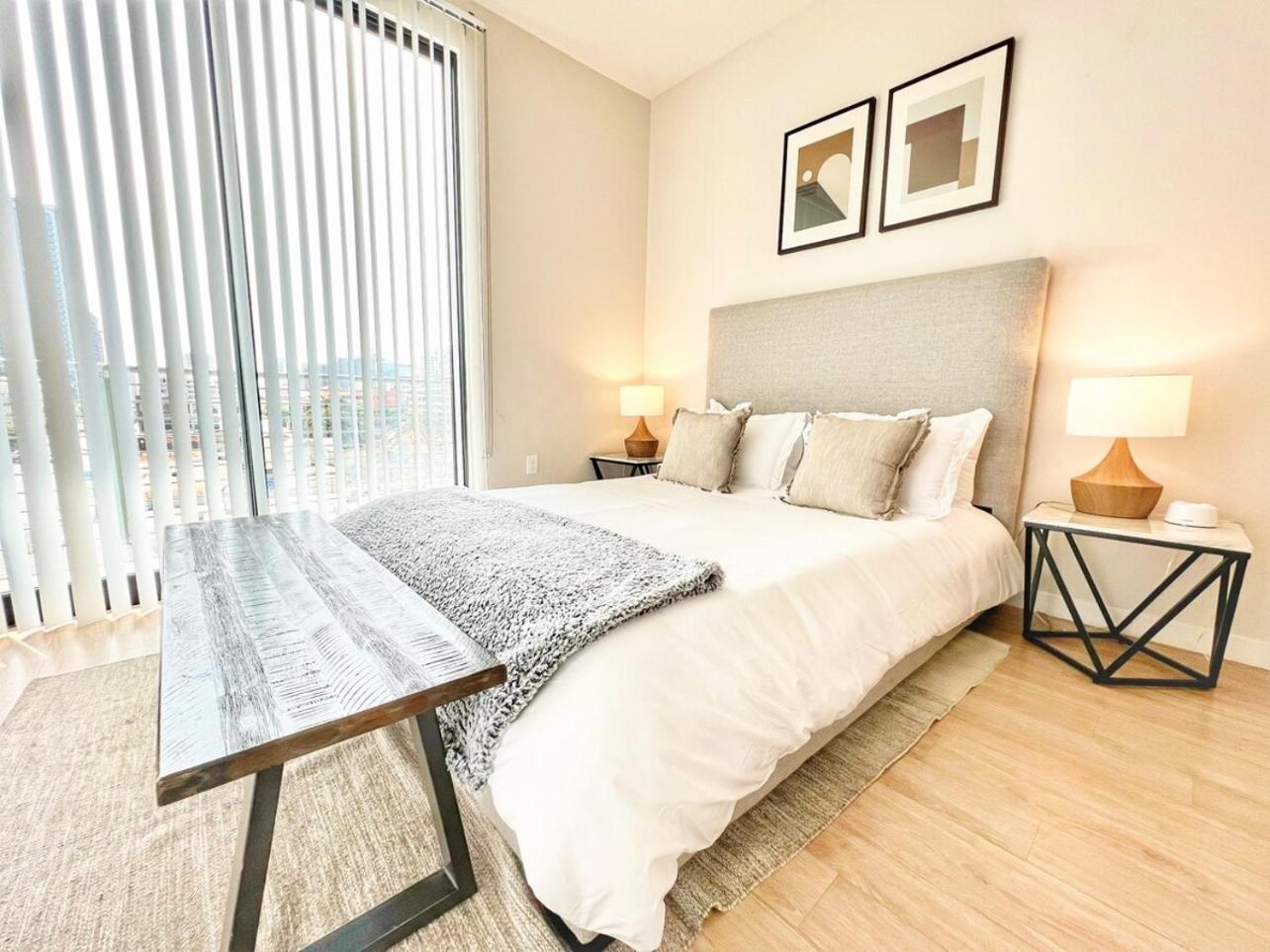 3 Bedroom Penthouse in Downtown! view 5