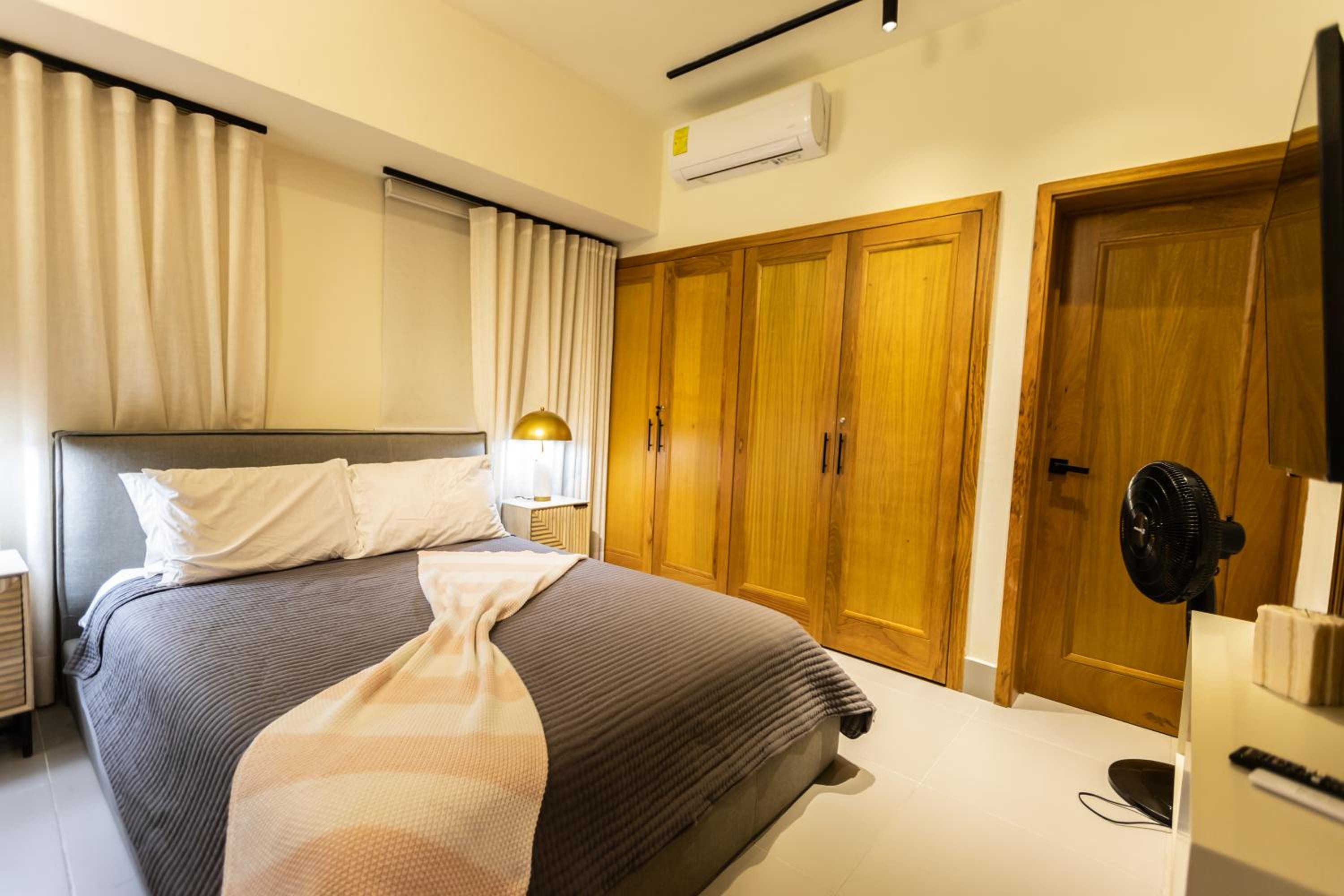 Modern Panoramic View Naco Fast Wifi