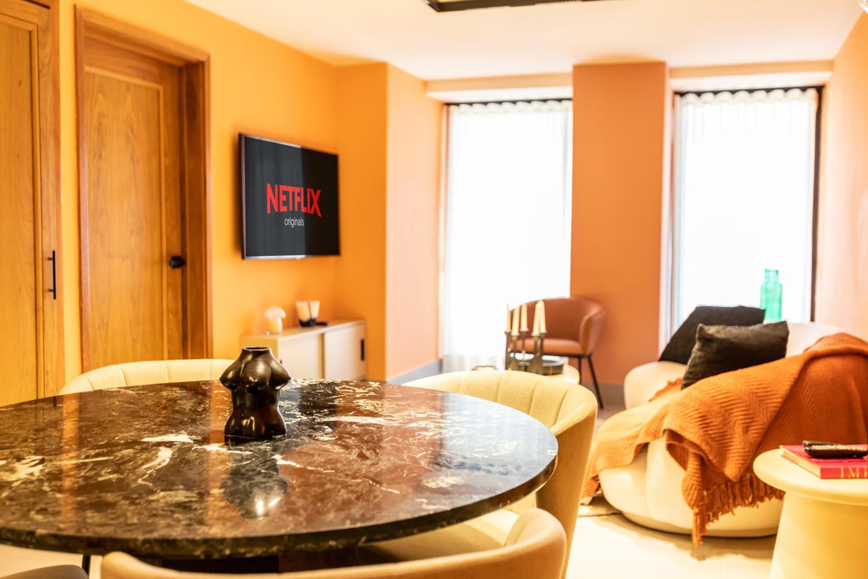 Modern Panoramic View Naco Fast Wifi