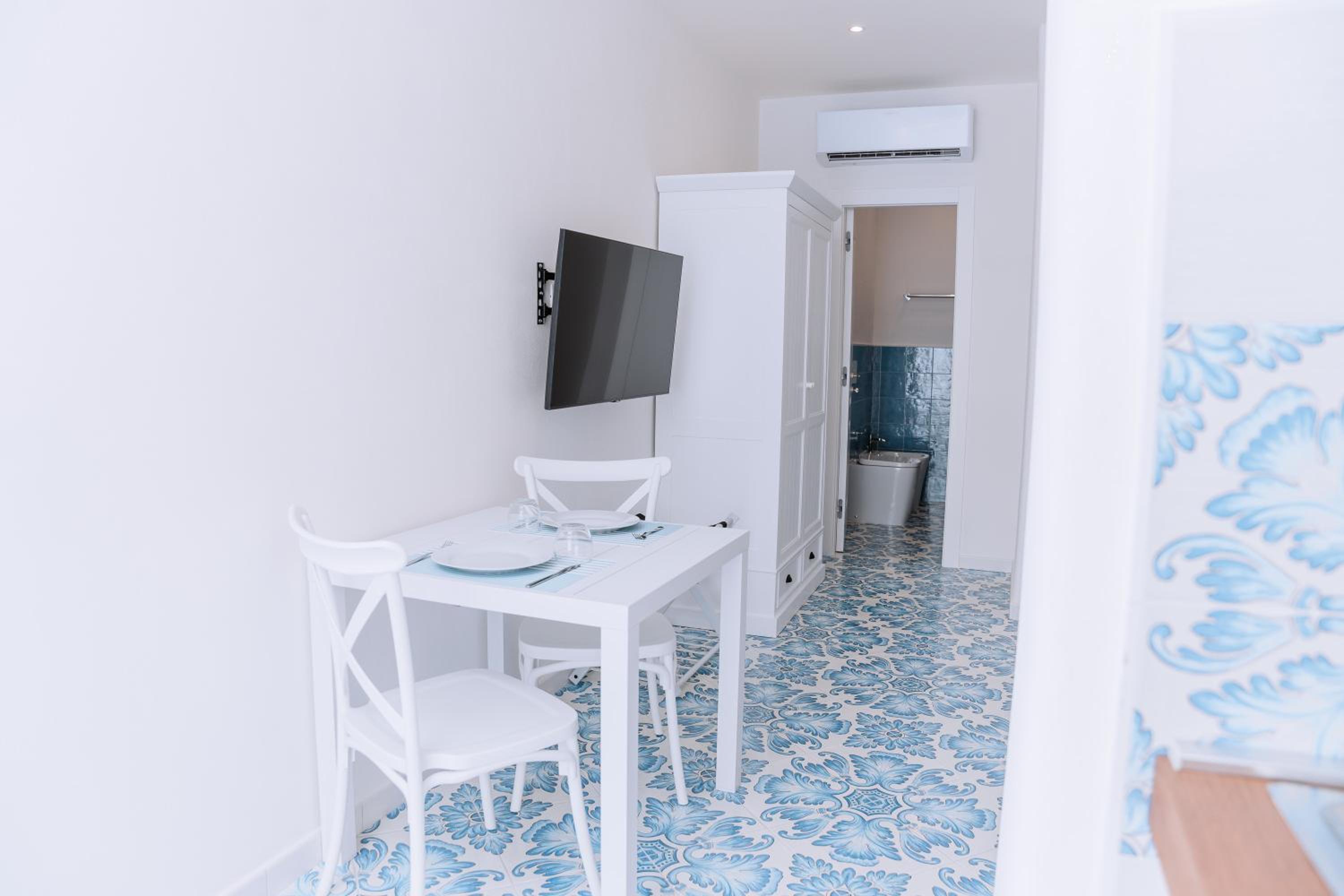 Omare Apartments