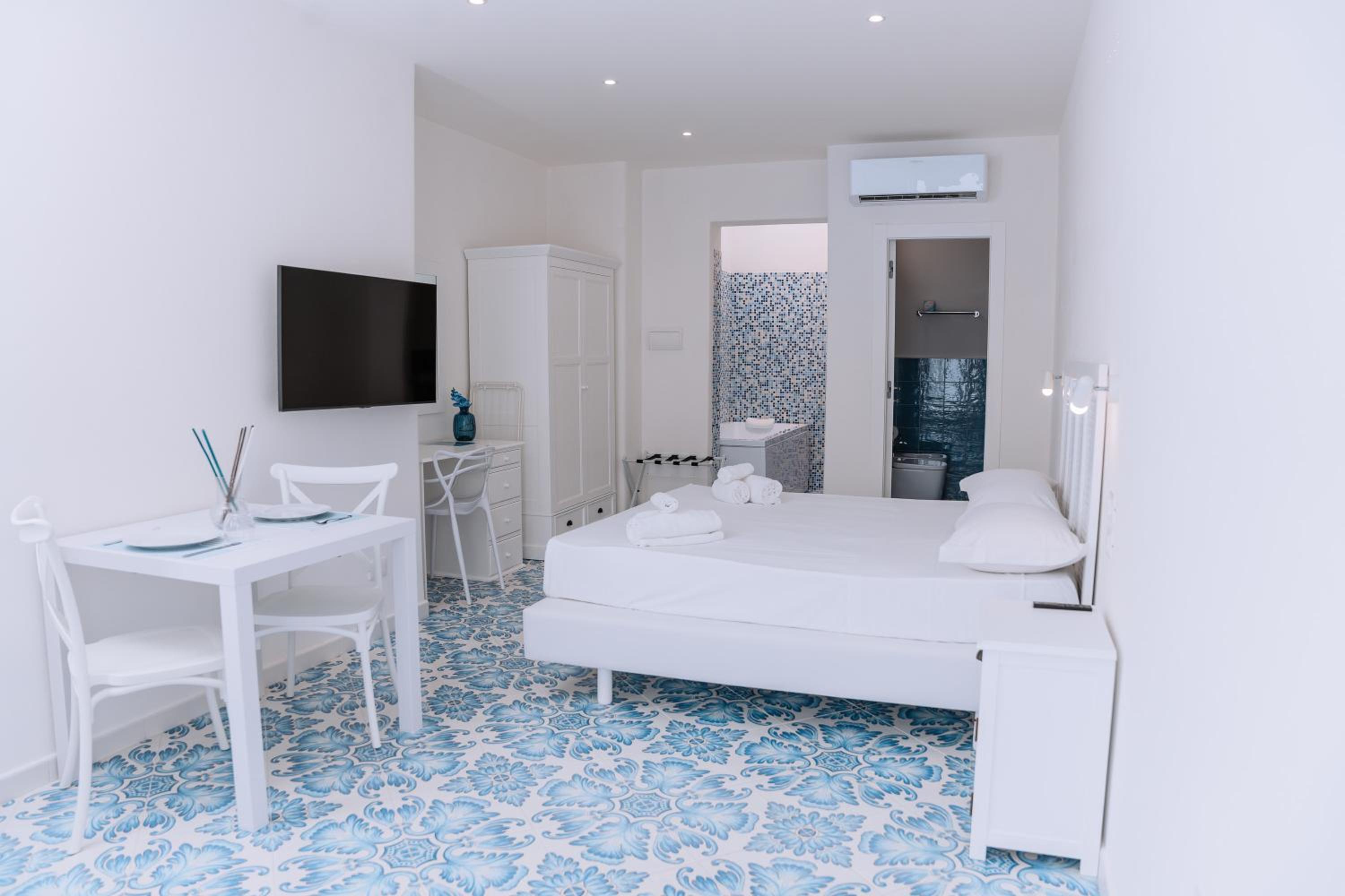 Omare Apartments