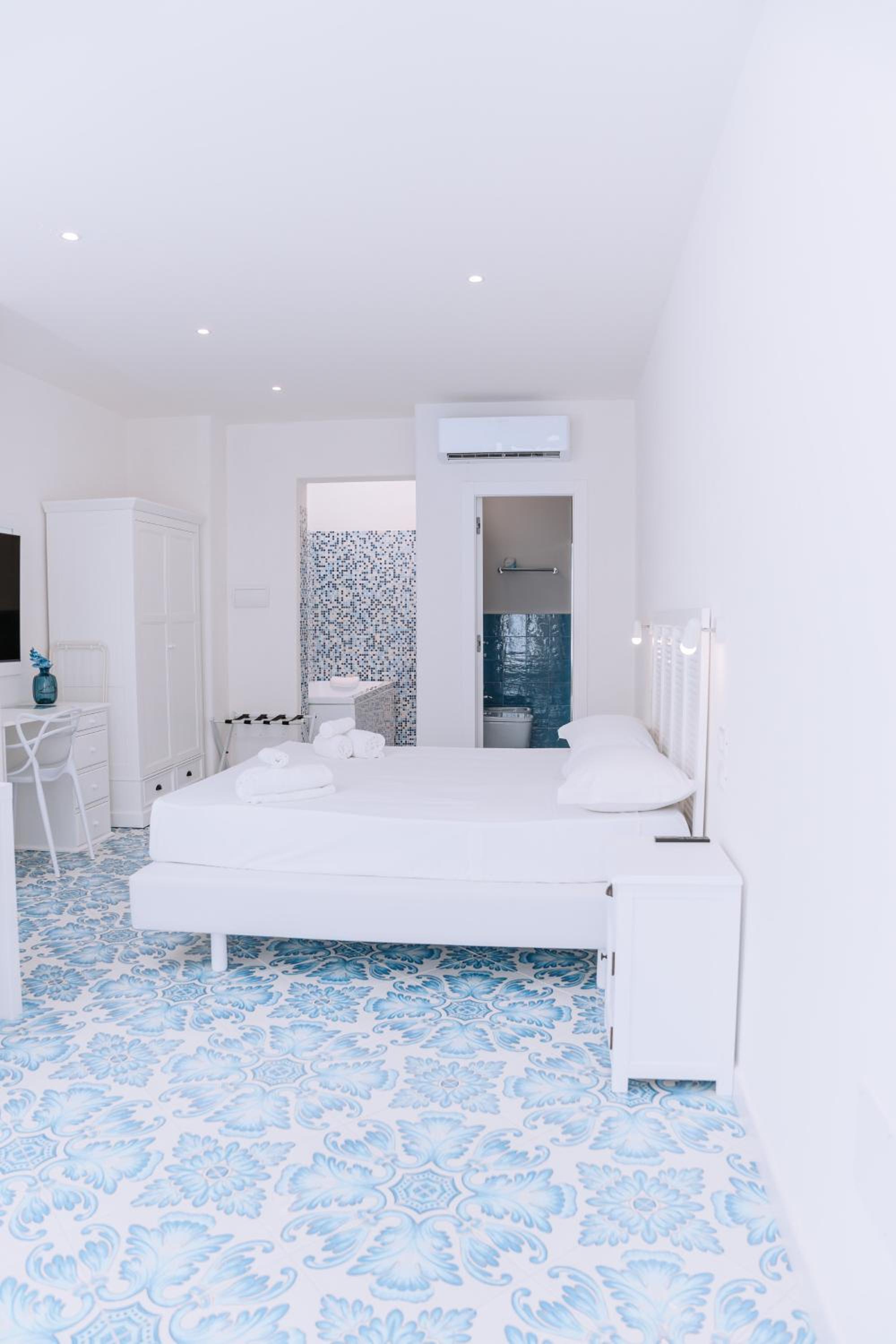 Omare Apartments