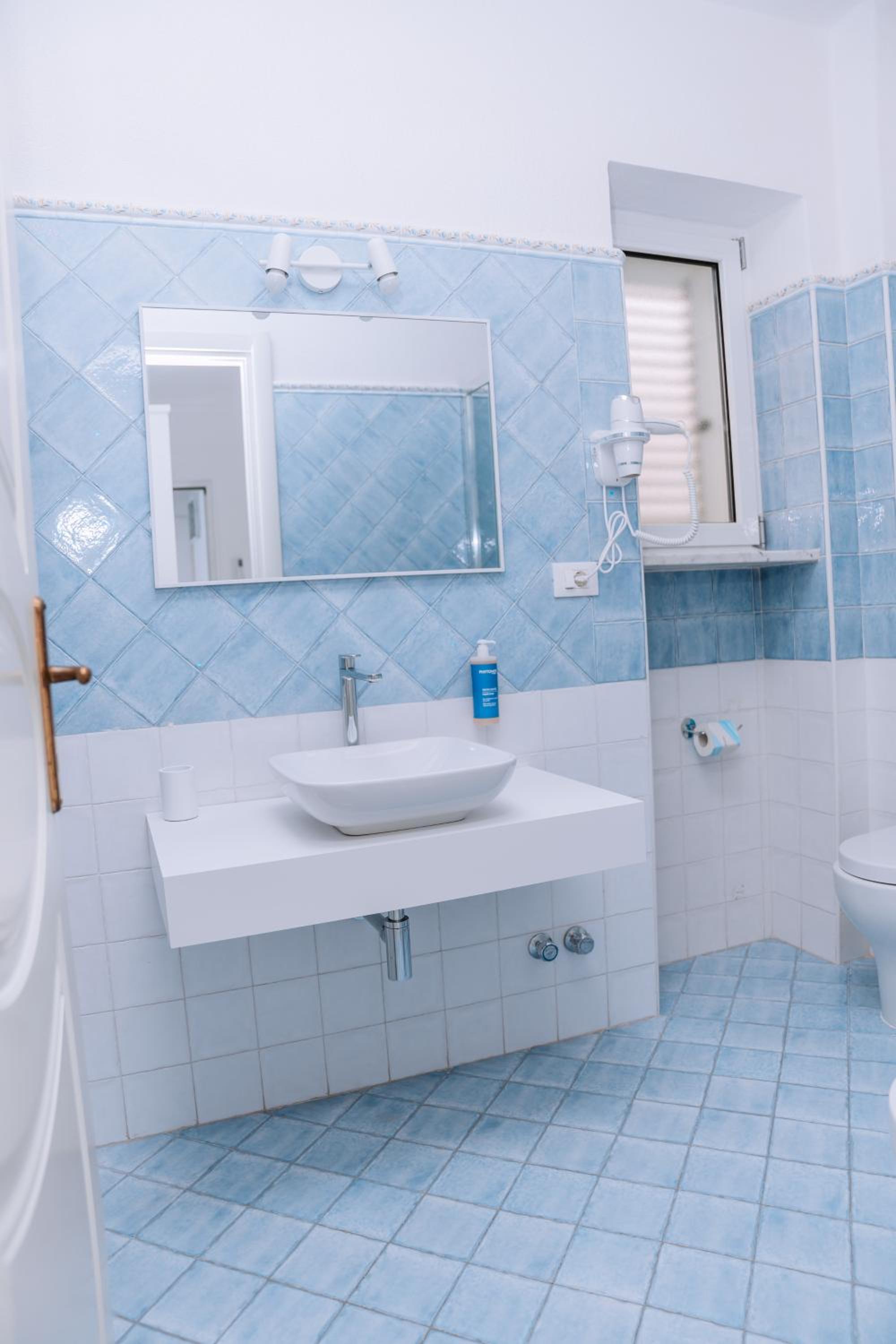 Omare Apartments