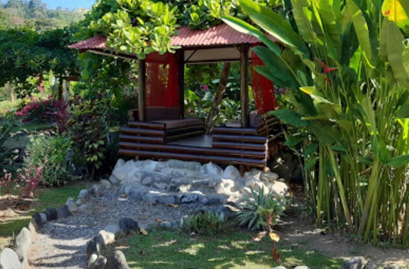 La Rana Deluxe Villa - Riverfront With A Pool