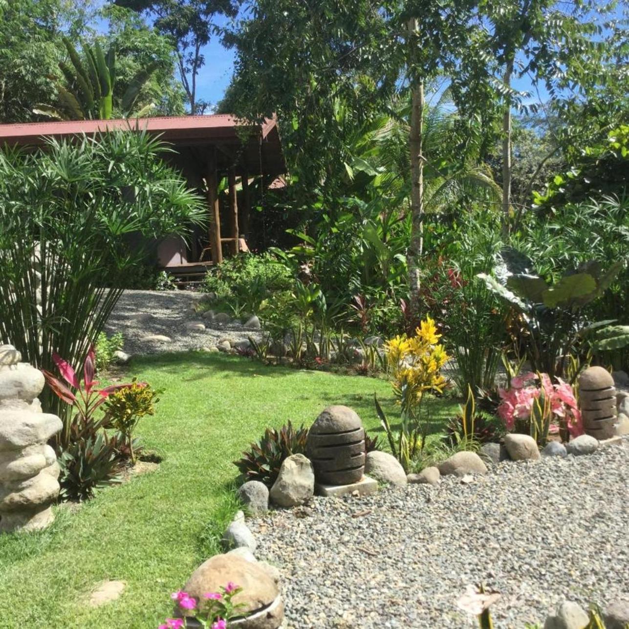 La Rana Deluxe Villa - Riverfront With A Pool