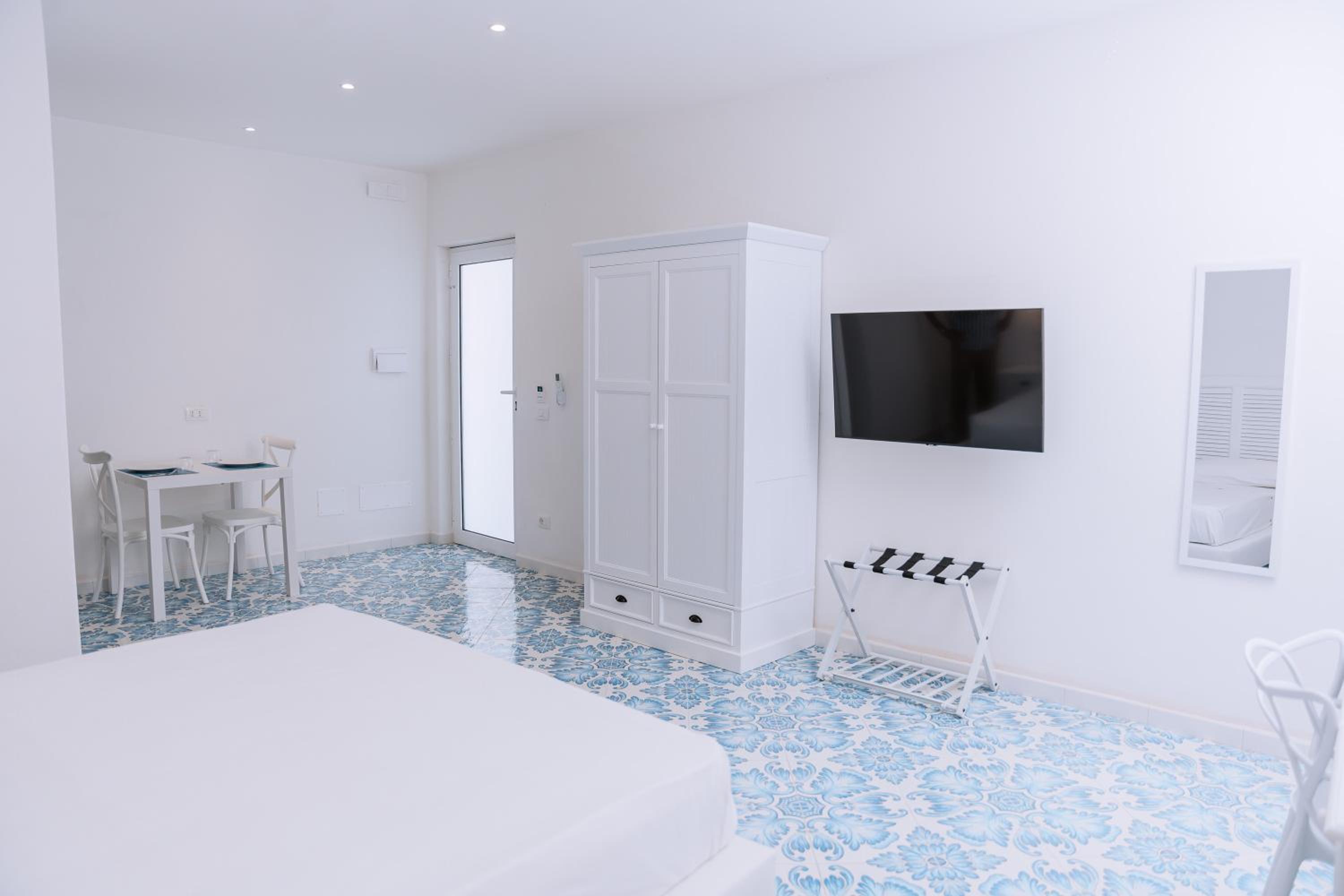 Omare Apartments