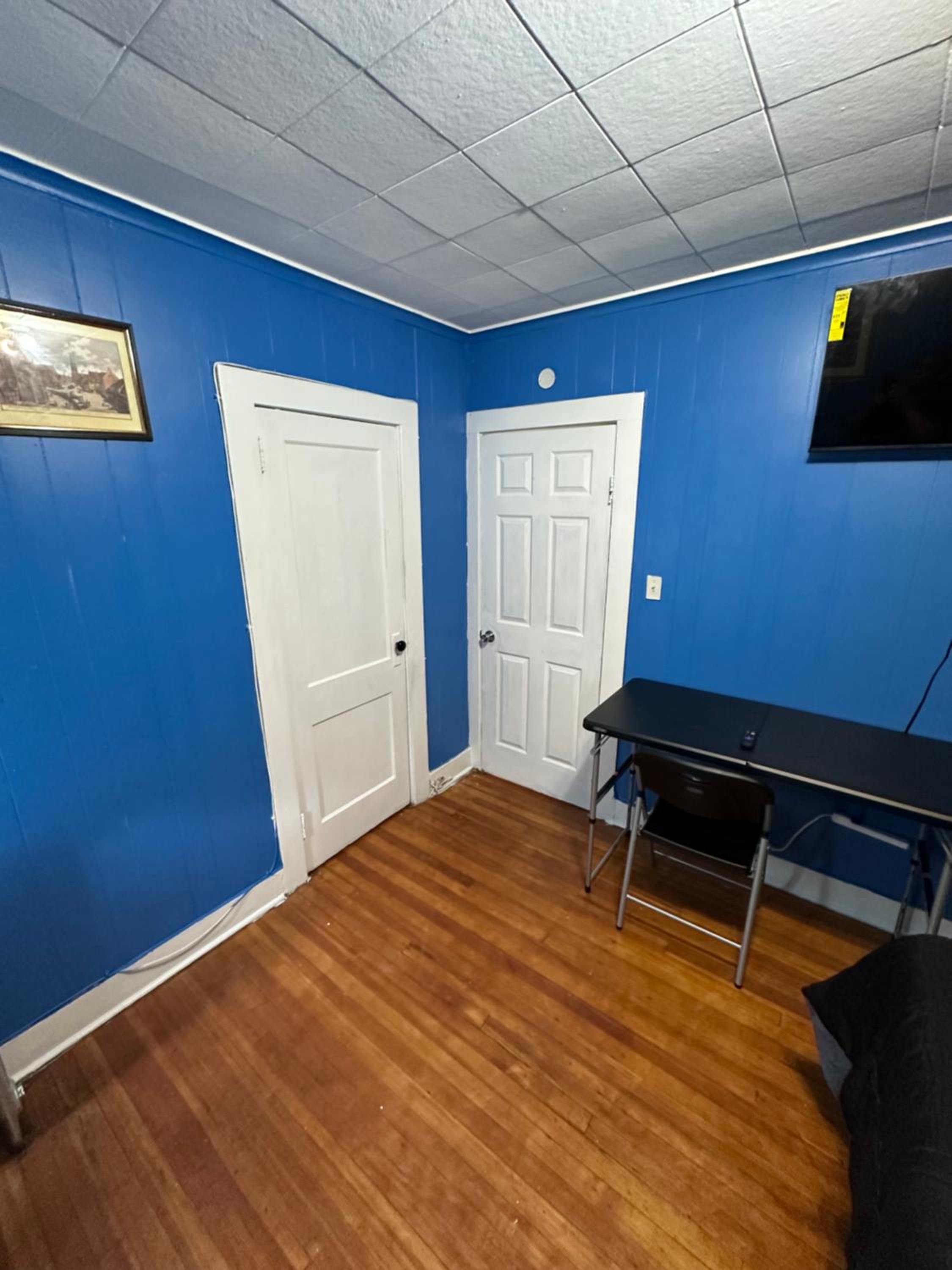Fidelia Fuchsite Room, Queen Bed minutes from Newark Liberty international Airport and Newark Penn Station - Property Image 12