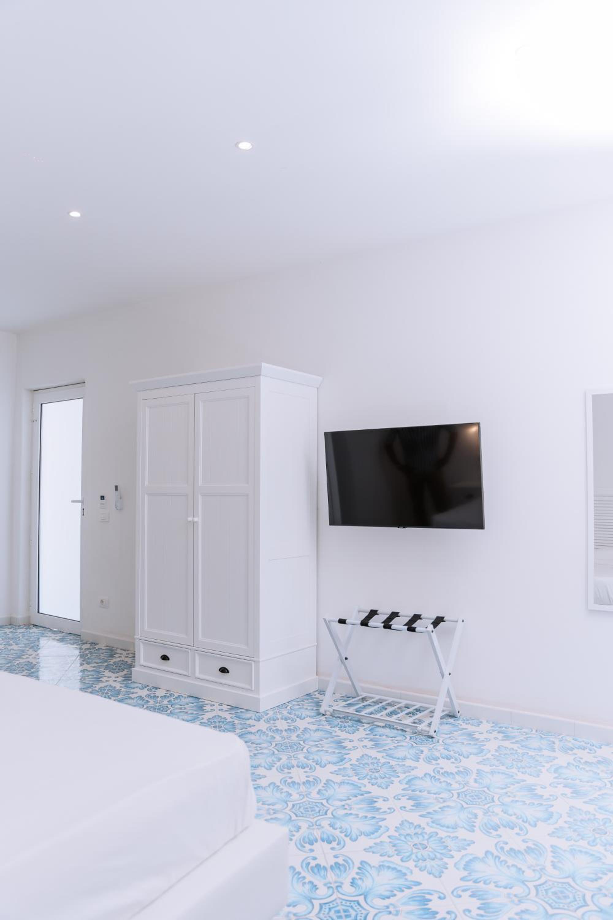Omare Apartments