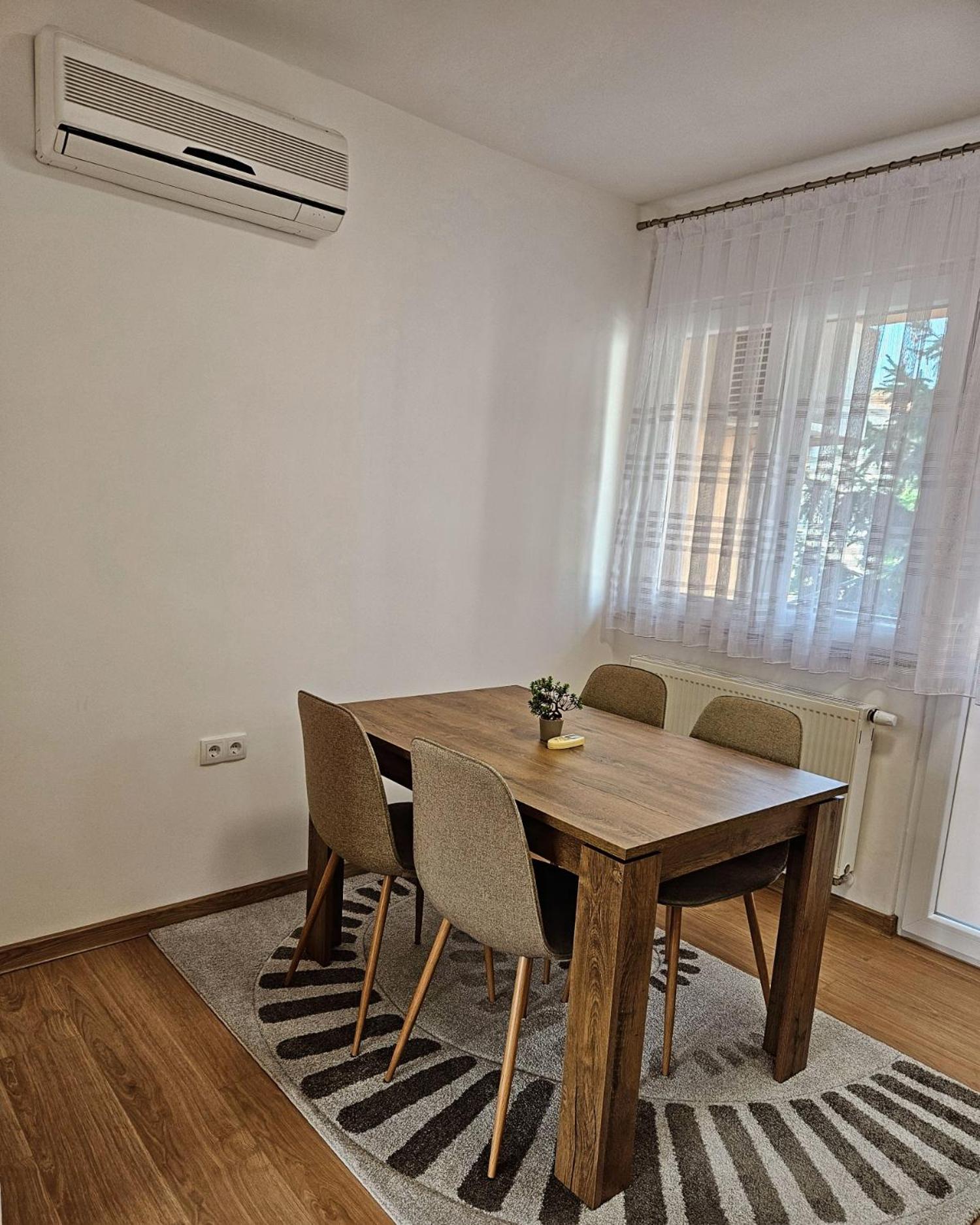 Stan TeslićTrg