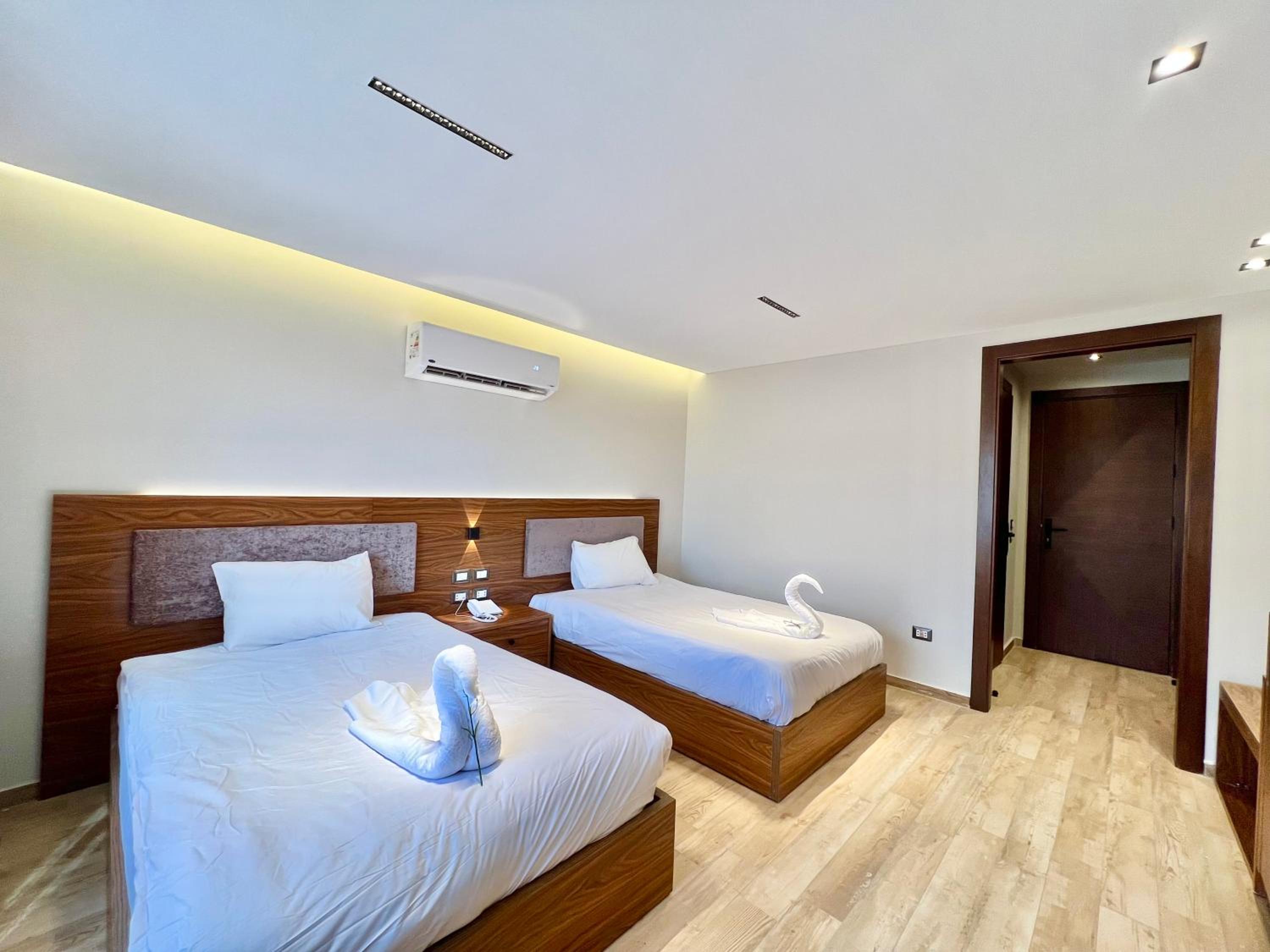 Alpha Pyramids Hotel