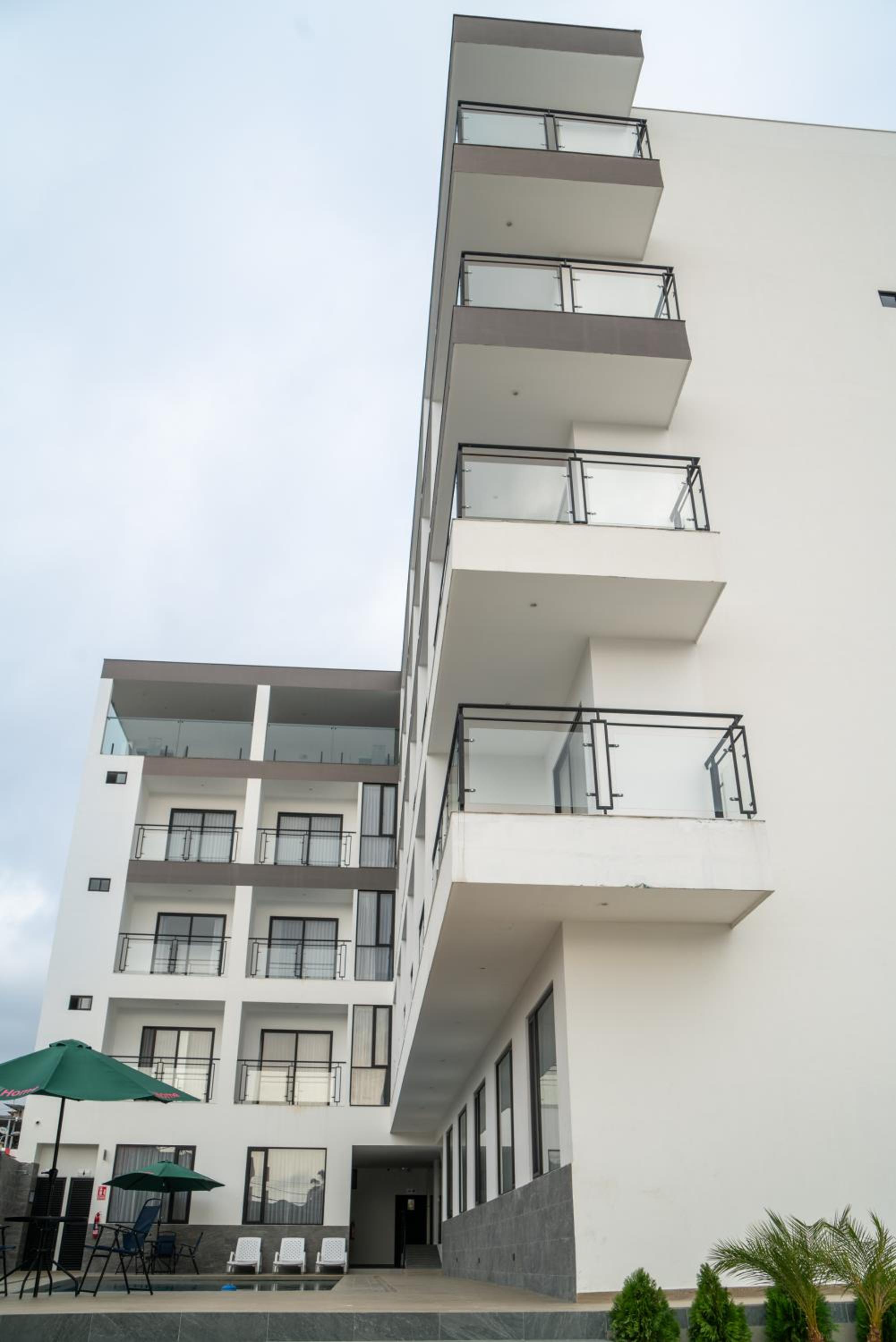 Hotel Manta Surf Hotel - Image 1