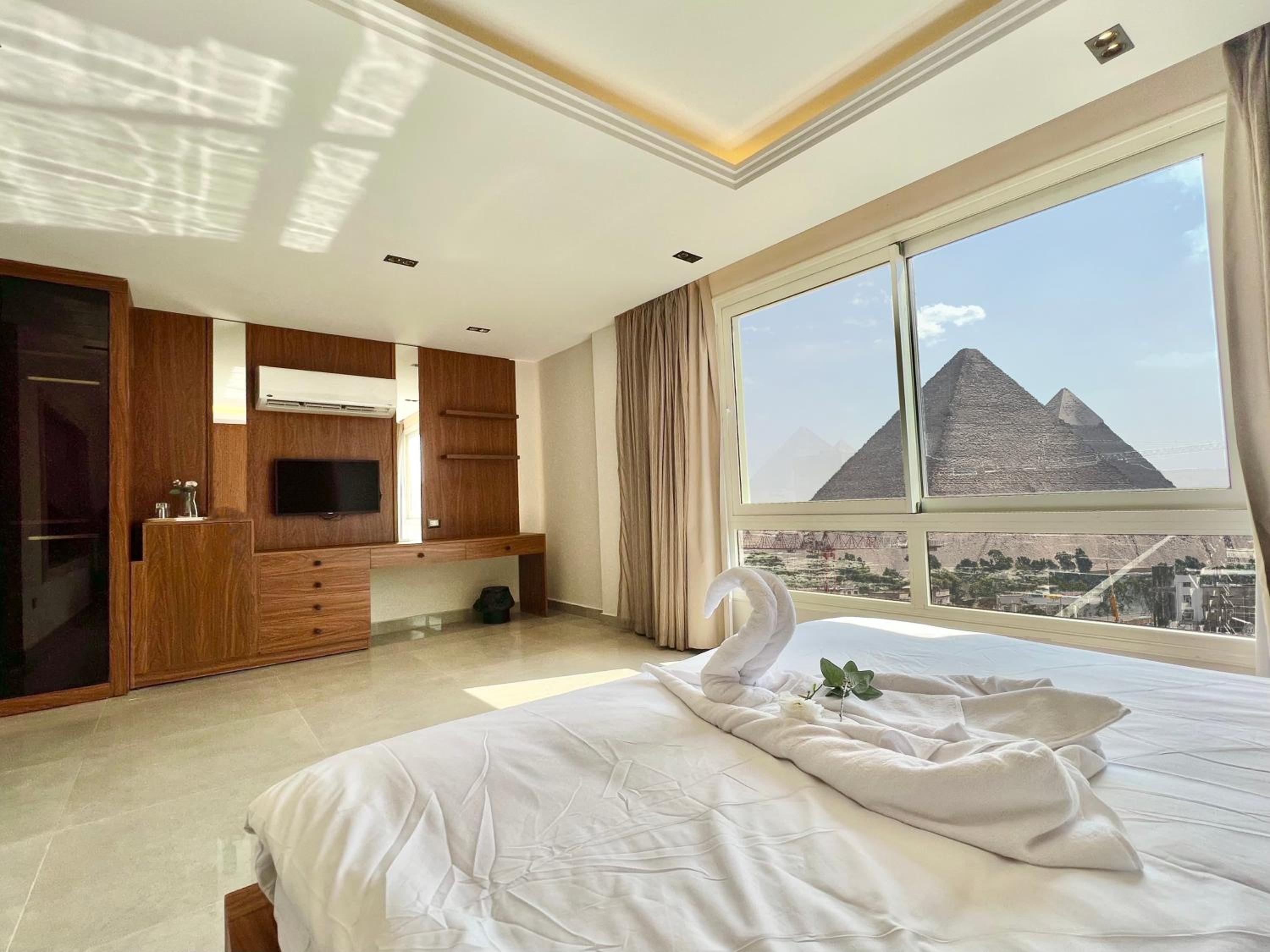 Alpha Pyramids Hotel