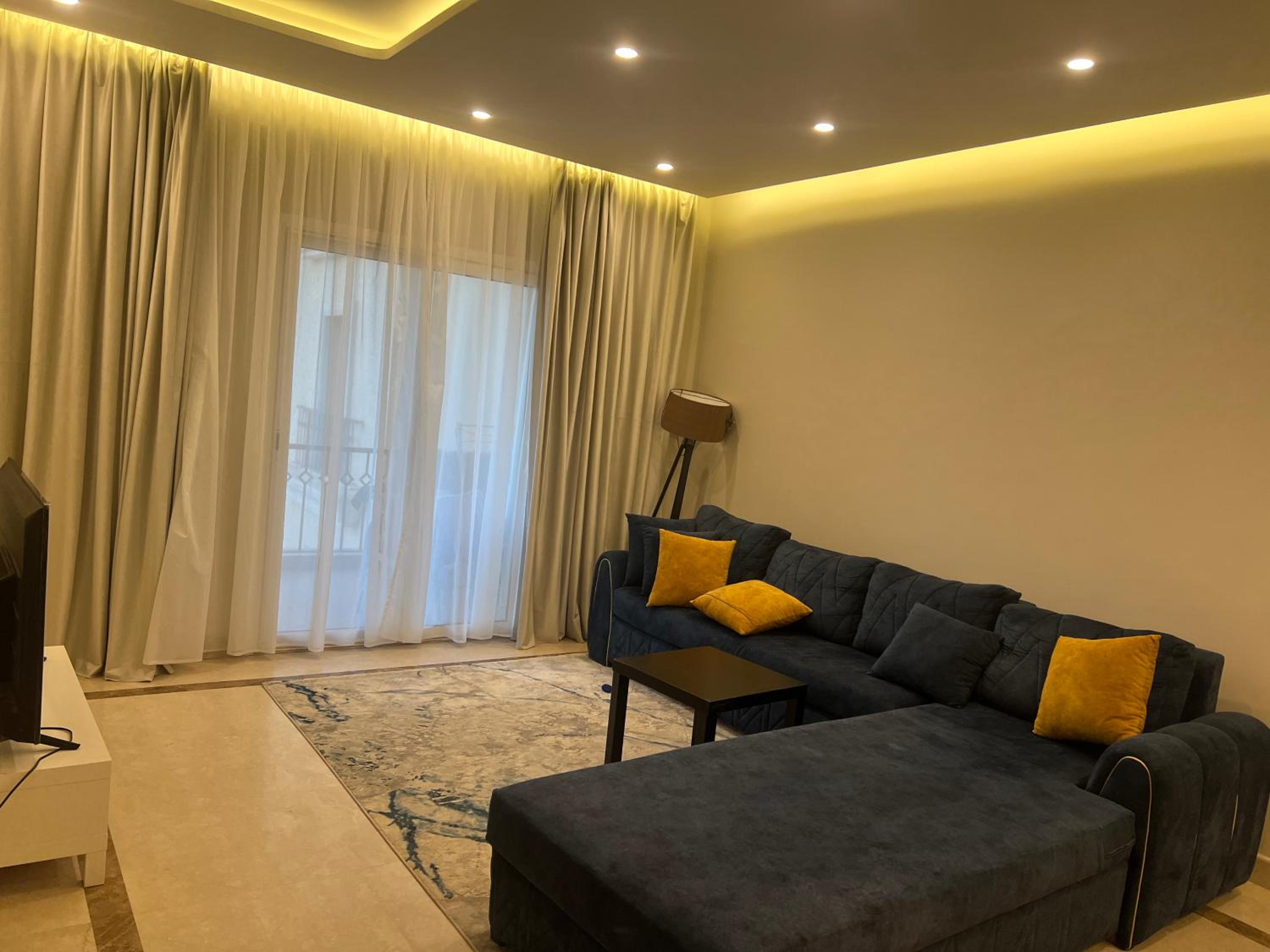 Pool View Luxurious 2Br-Emaar Mivida view 3