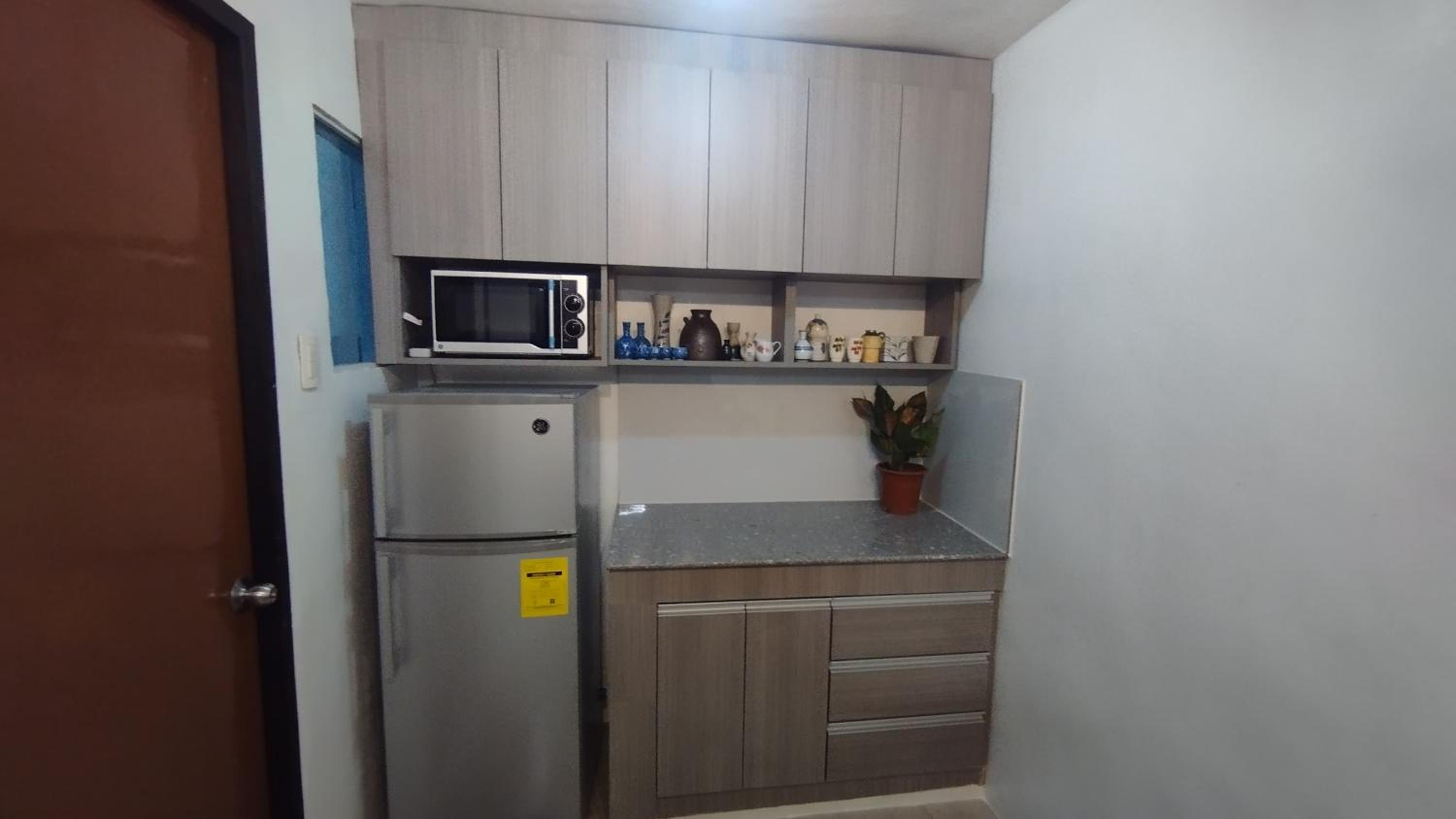 Furnished 2 Bedroom Townhouse Near Airport view 2