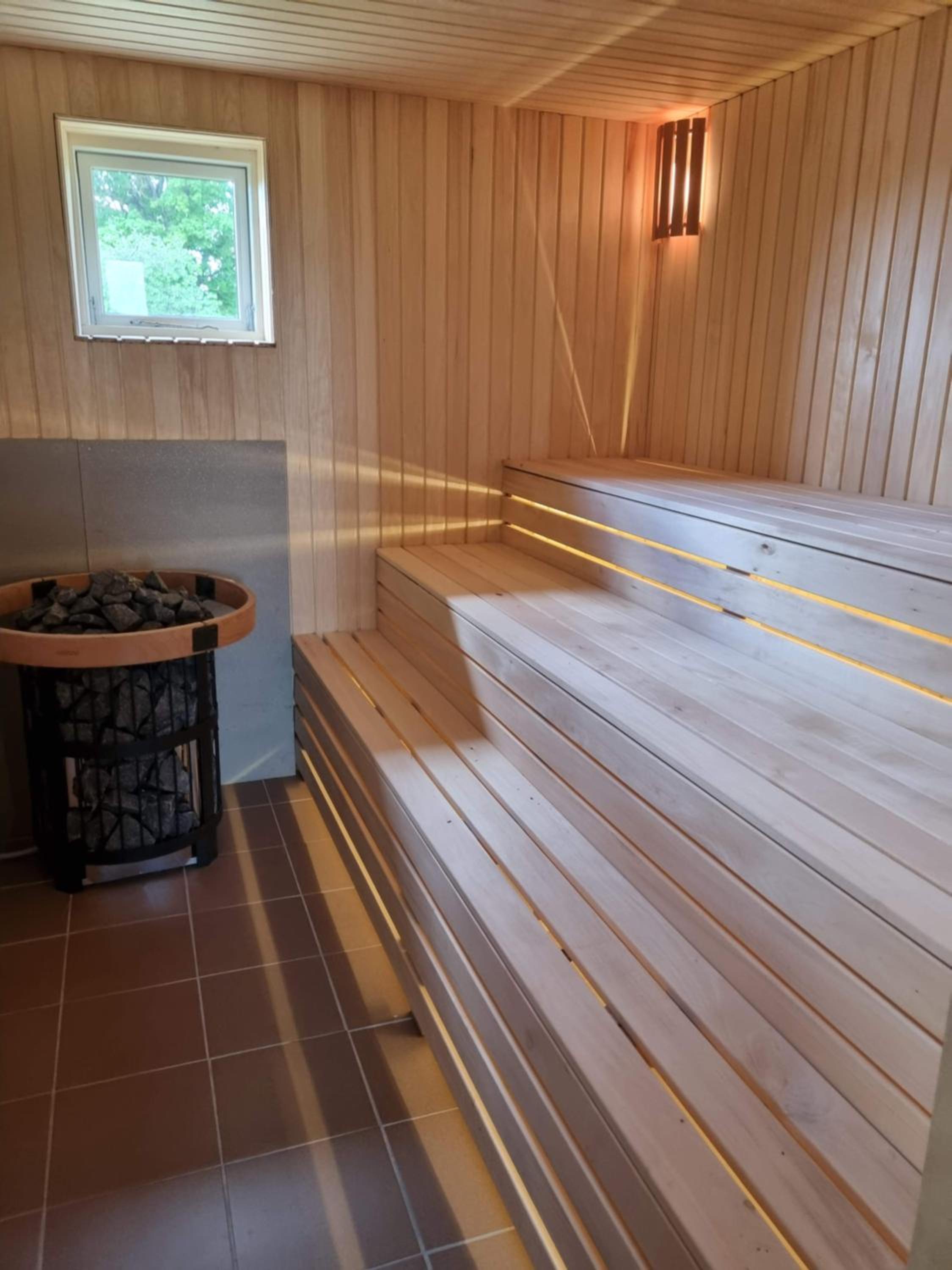 Namelis su sauna ir jakuzi