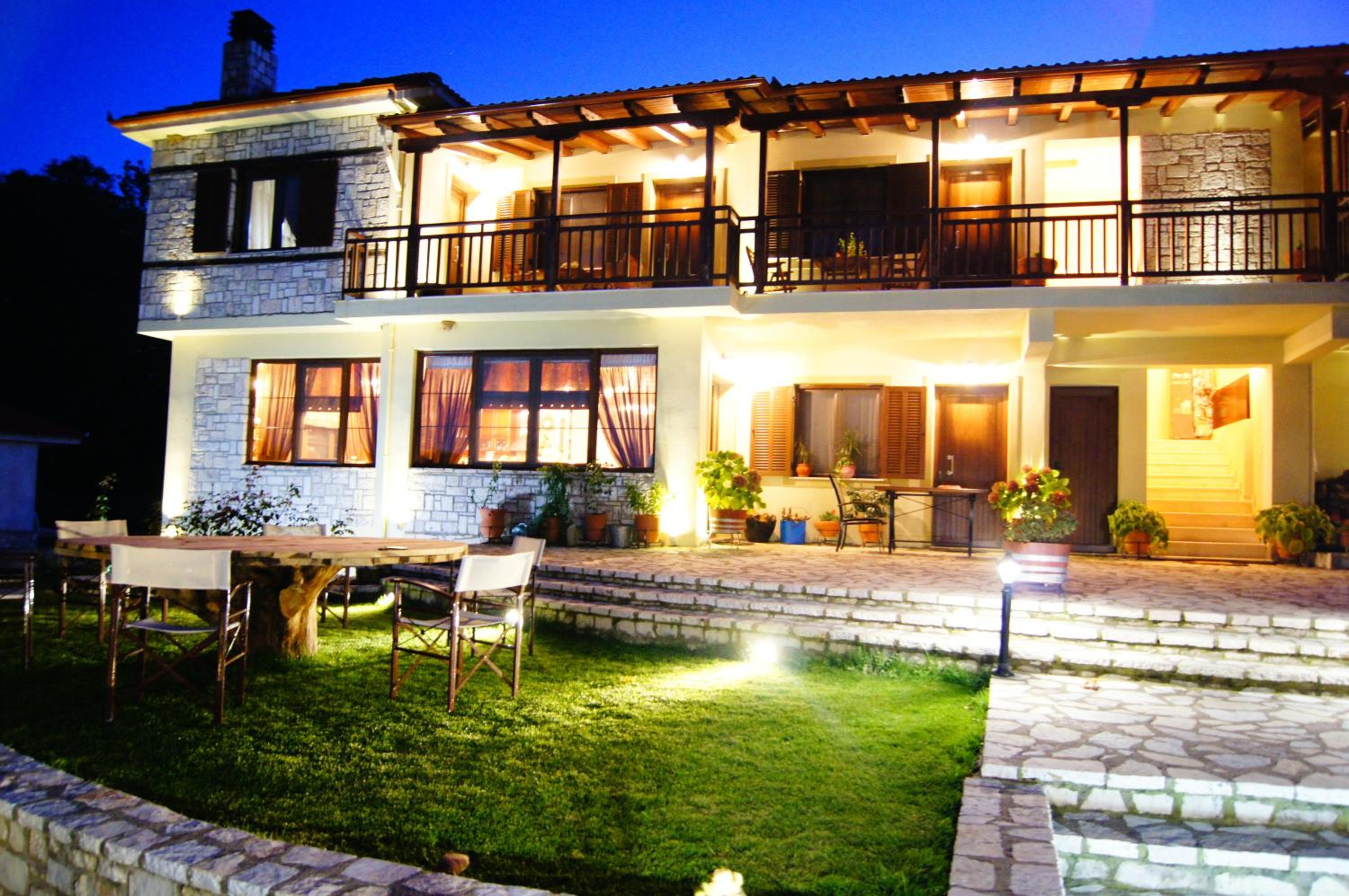 hostel lake plastira