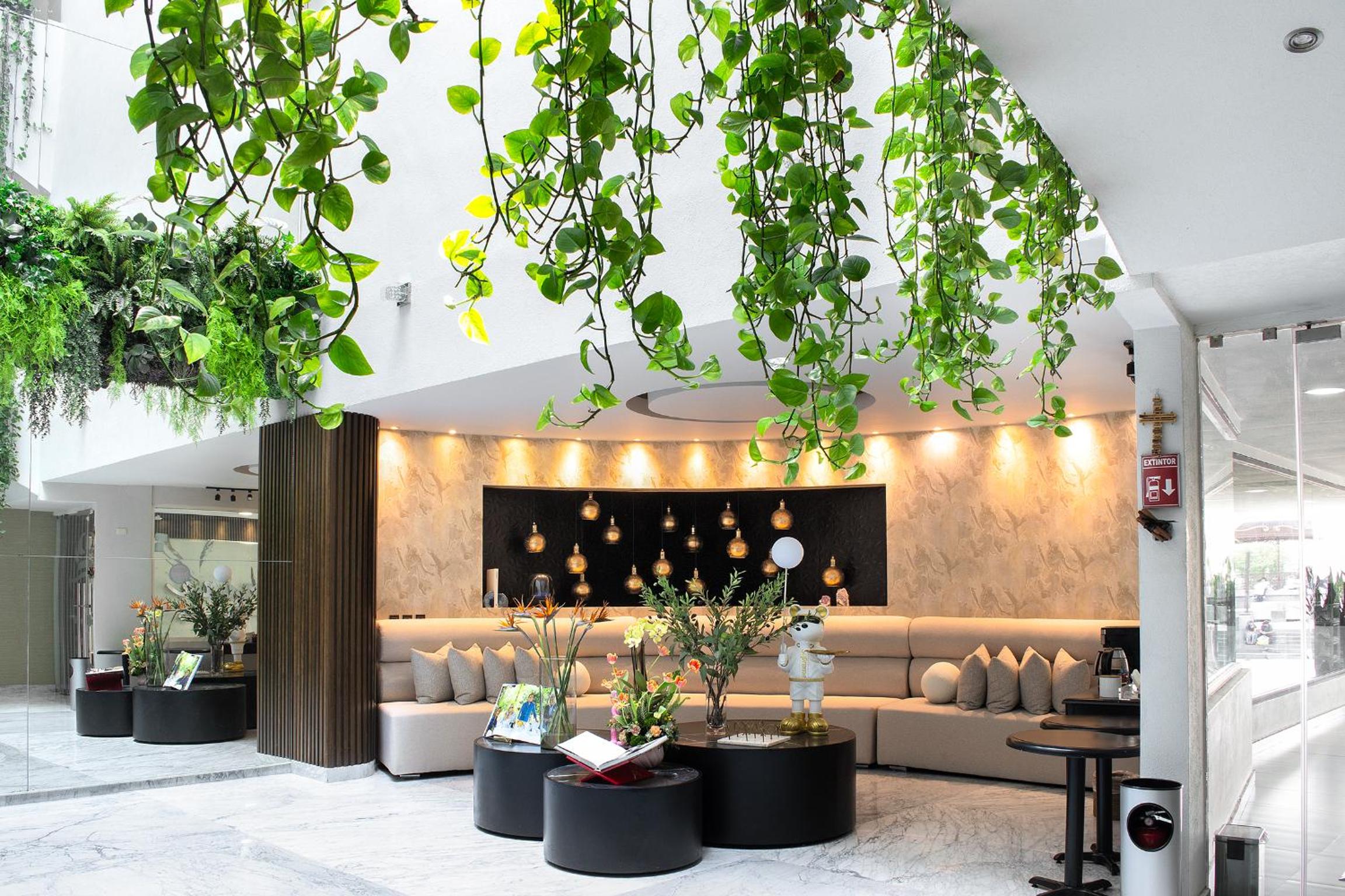 Lobby & Reception