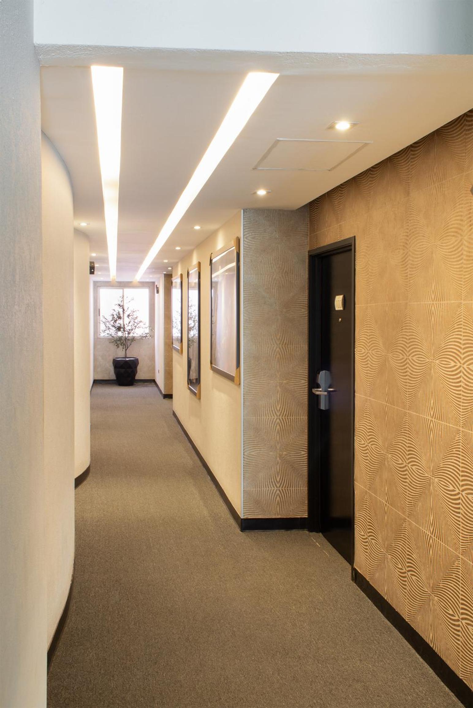 Lobby & Reception