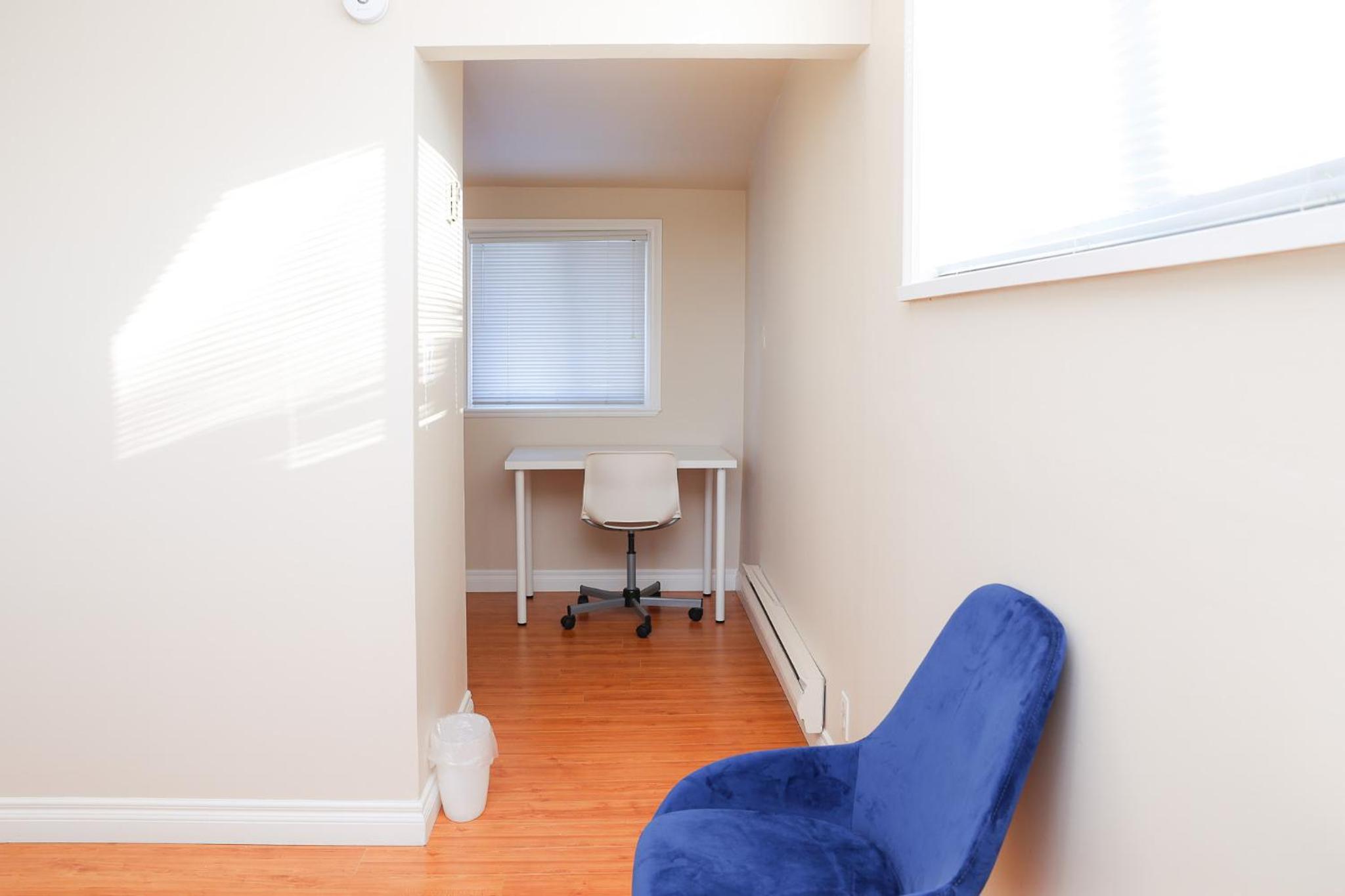 Spacious Two Bedrooms with Two Bathrooms Central Richmond 15min to YVR Airport