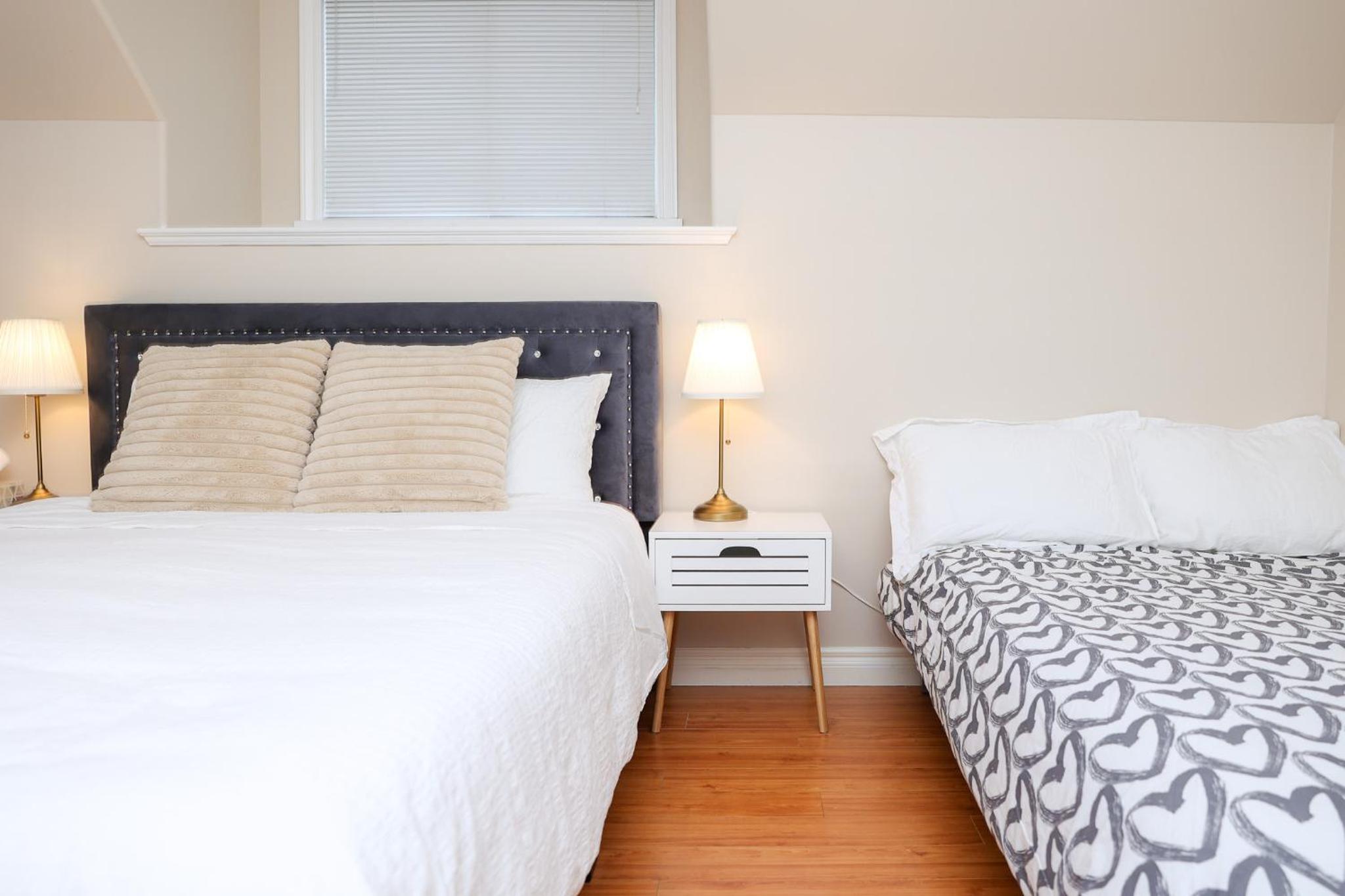 Spacious Two Bedrooms with Two Bathrooms Central Richmond 15min to YVR Airport