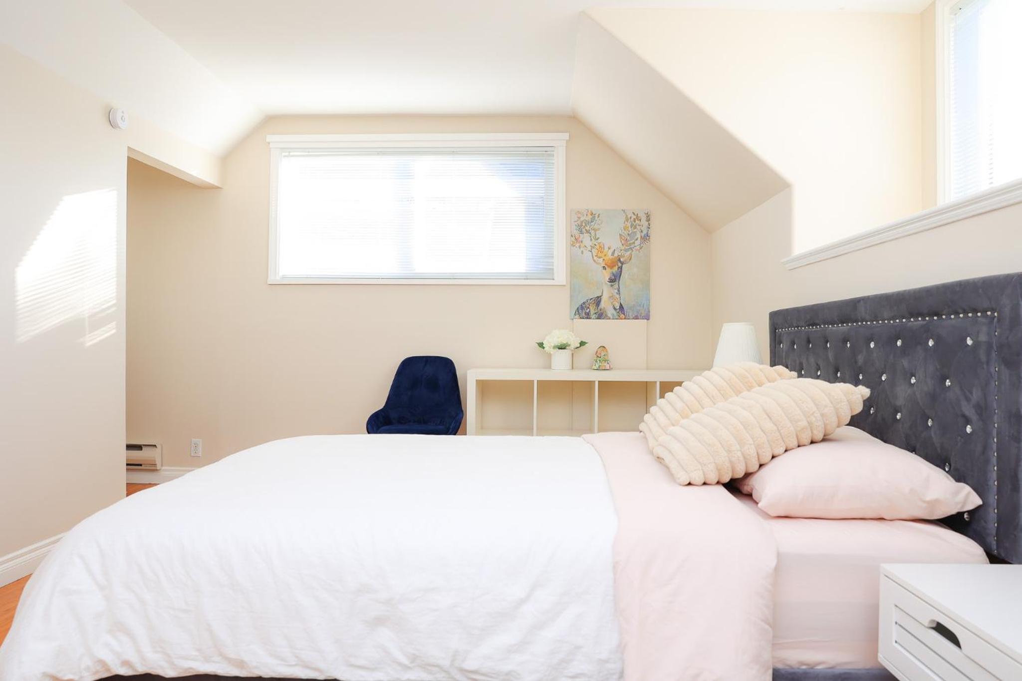 Spacious Two Bedrooms with Two Bathrooms Central Richmond 15min to YVR Airport