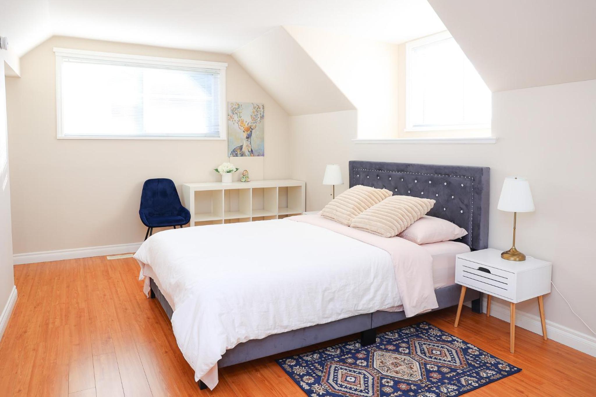 Spacious Two Bedrooms with Two Bathrooms Central Richmond 15min to YVR Airport