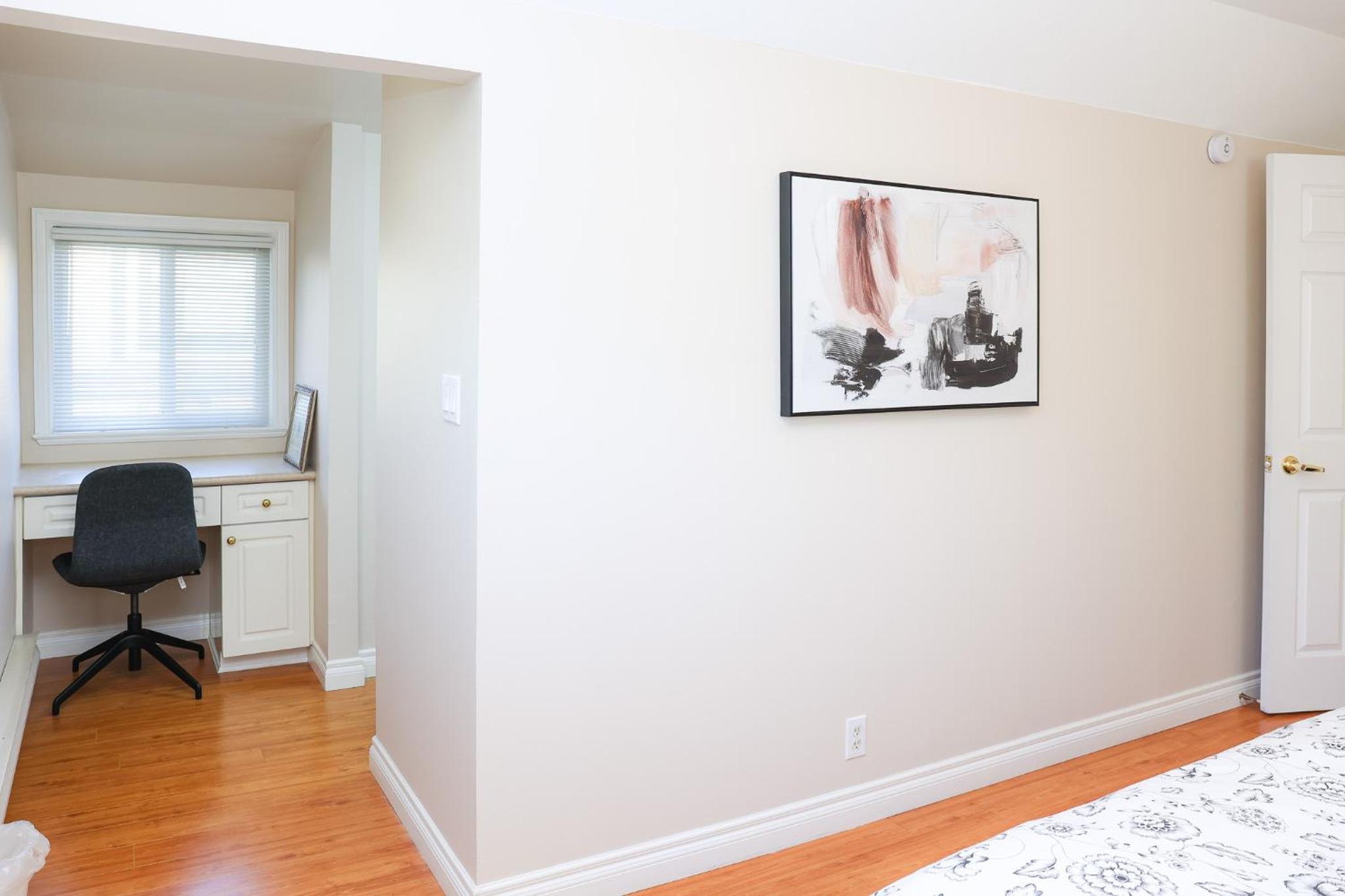 Spacious Two Bedrooms with Two Bathrooms Central Richmond 15min to YVR Airport
