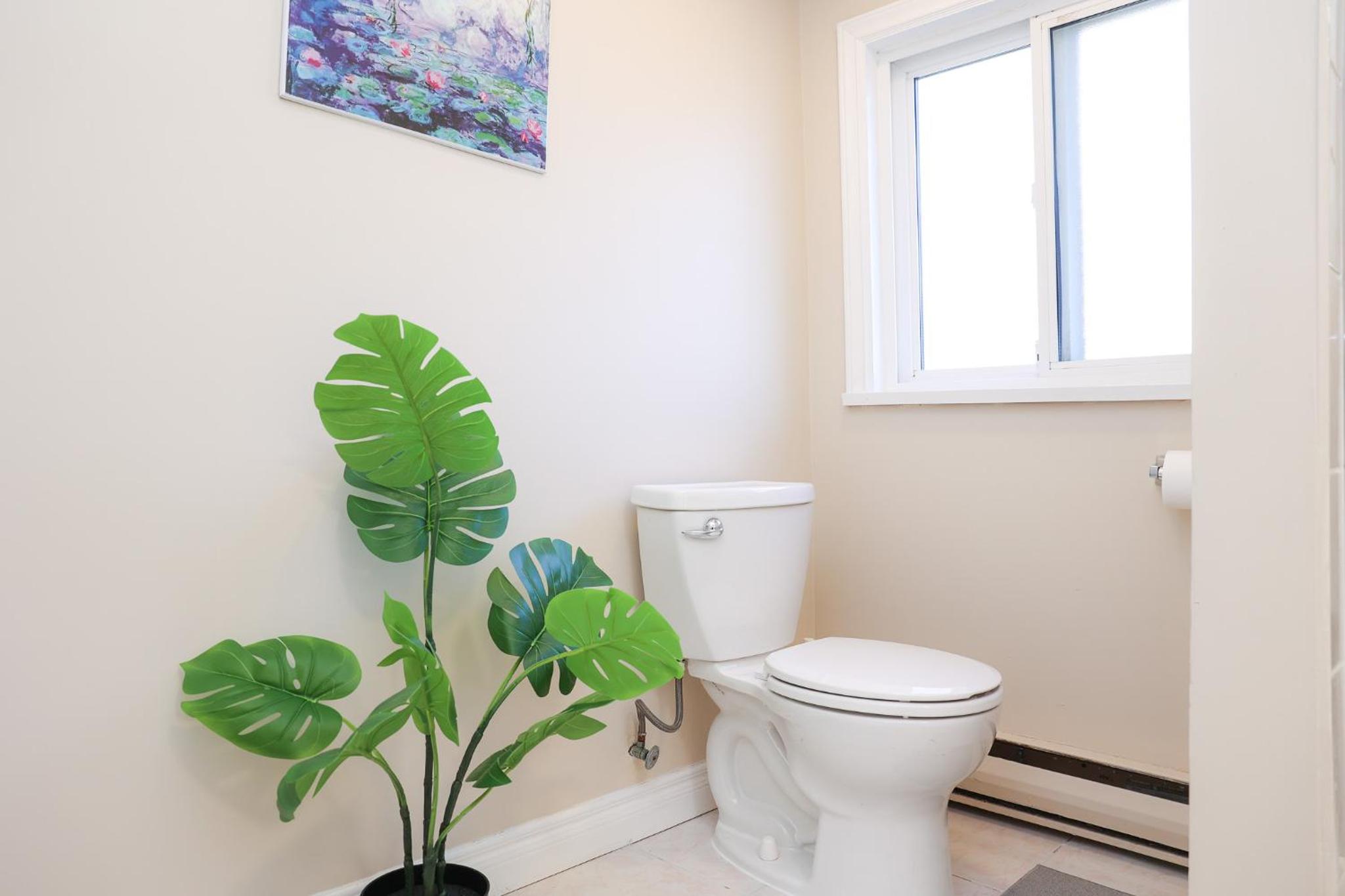 Spacious Two Bedrooms with Two Bathrooms Central Richmond 15min to YVR Airport