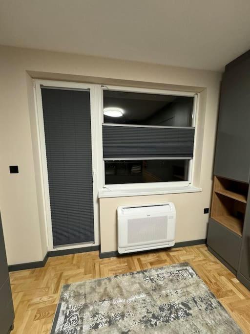 Family and Business apartment with free street parking