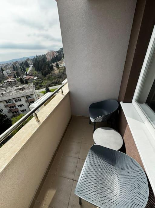Family and Business apartment with free street parking