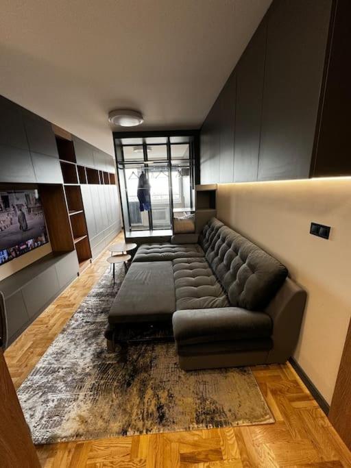 Family and Business apartment with free street parking