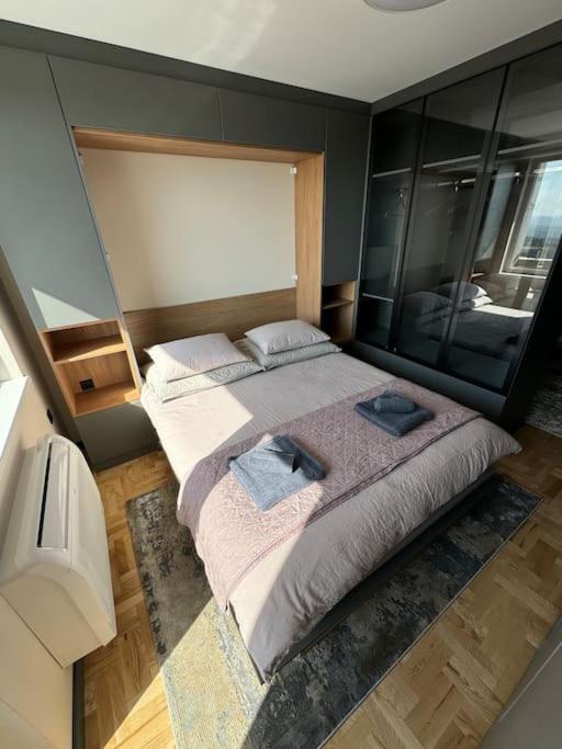 Family and Business apartment with free street parking