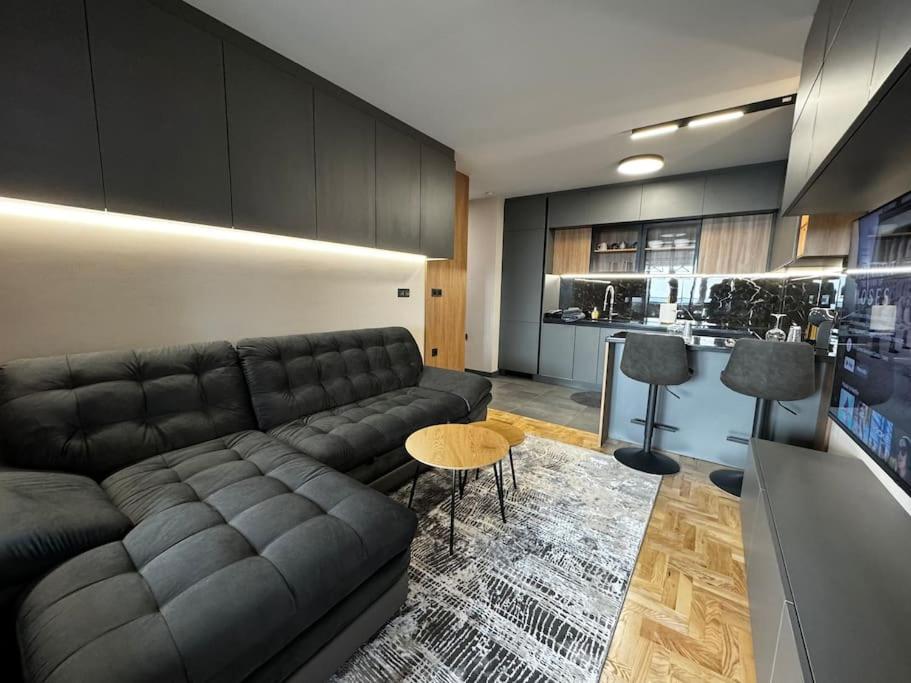 Family and Business apartment with free street parking