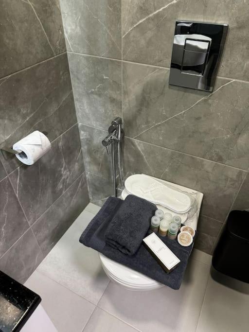 Family and Business apartment with free street parking
