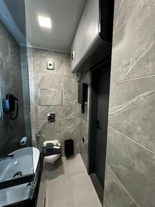 Family and Business apartment with free street parking