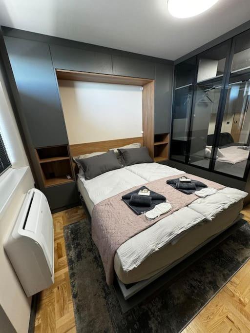 Family and Business apartment with free street parking