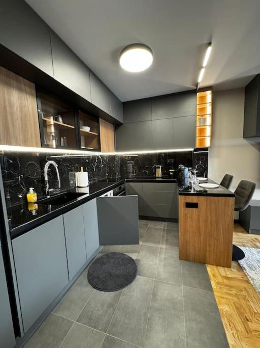 Family and Business apartment with free street parking