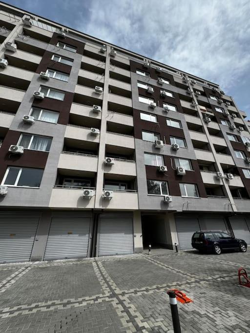 Family and Business apartment with free street parking