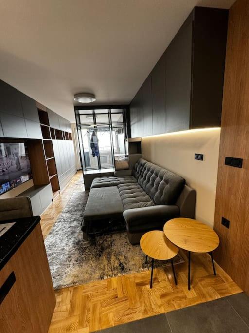 Family and Business apartment with free street parking