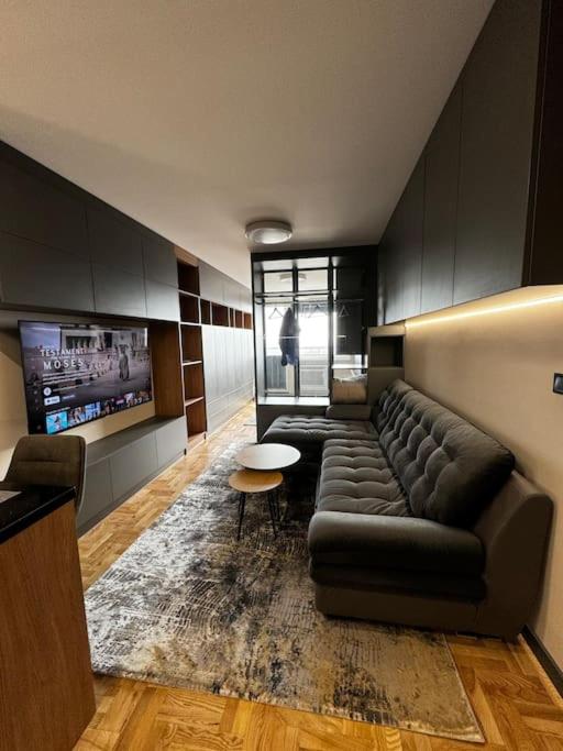 Family and Business apartment with free street parking