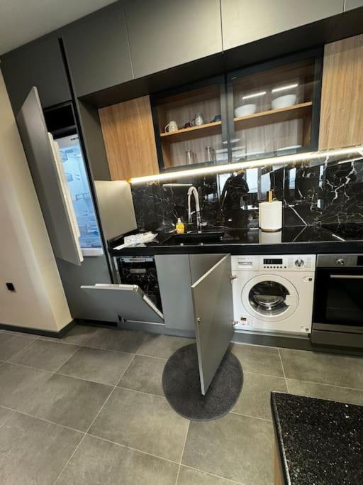 Family and Business apartment with free street parking
